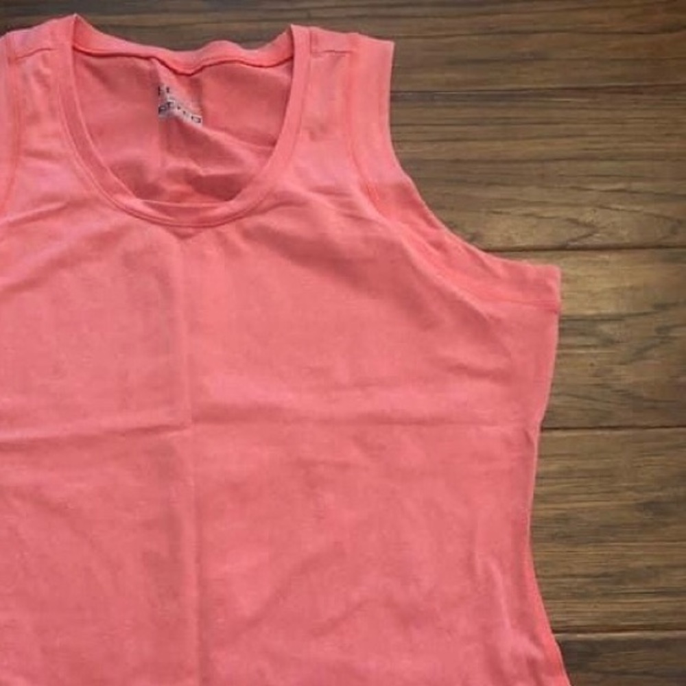 UNDERARMOUR WORKOUT TANK